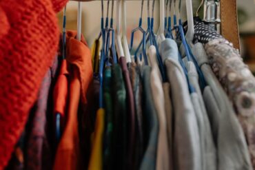 Mode éthique : comment choisir ses vêtements d'occasion en 2026